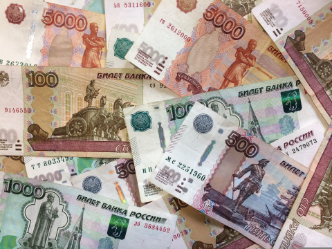 Зарплаты чиновников и депутатов Петербурга будут расти три года подряд 