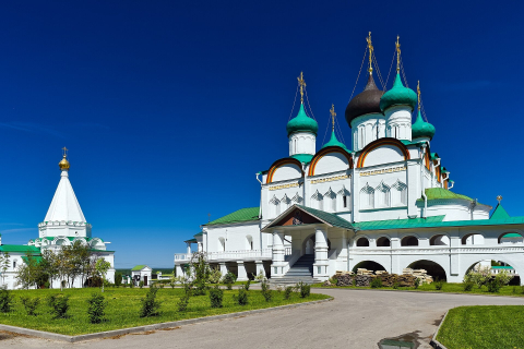 Вознесенский собор и шатровая церковь Печерского монастыря в Нижнем Новгороде 
