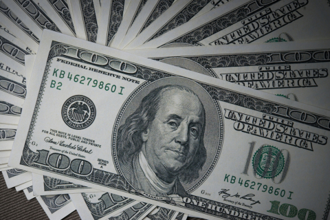 Мурманчанин выставил на продажу двухдолларовую купюру за 1,5 млн рублей 