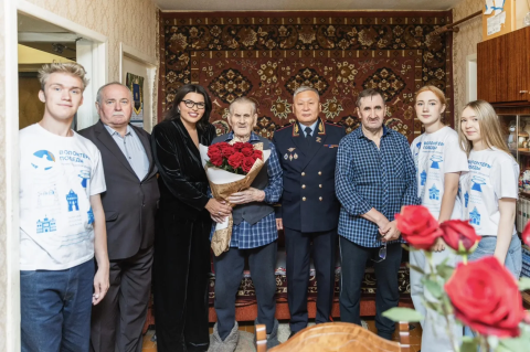 Волонтеры и полицейские поздравили нижегородского ветерана со 100-летием 
