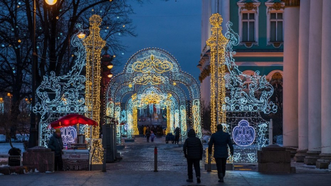 Петербург потратит 490 млн рублей на новогоднее оформление города 