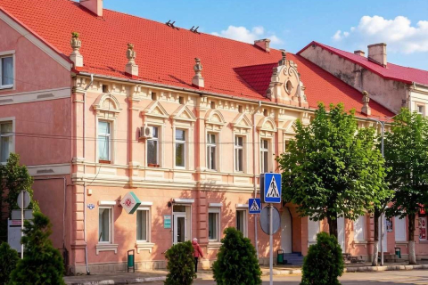 Здание отдела полиции в Немане Калининградской области, общий план к региональной новости 