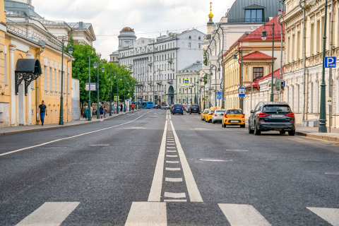 В Екатеринбурге почти на два месяца закроют участок Рощинской улицы 