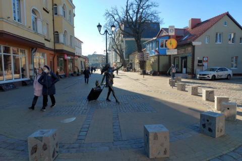 Фасад магазина на Курортном проспекте в Зеленоградске, Калининградская область 