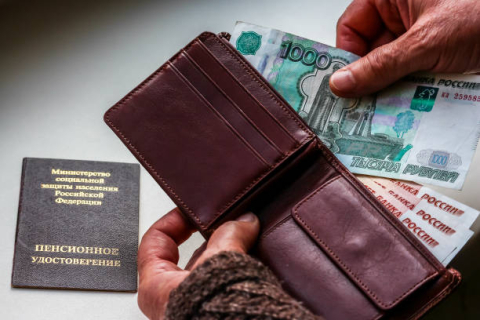 Пенсии в 2027 году проиндексируют дважды, выплаты вырастут на 10,1% 