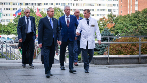 Беглов и Собянин проверили работу ЕМИАС в больнице Петербурга 