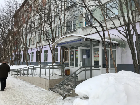Поликлиники Мурманска изменят график работы в праздники 