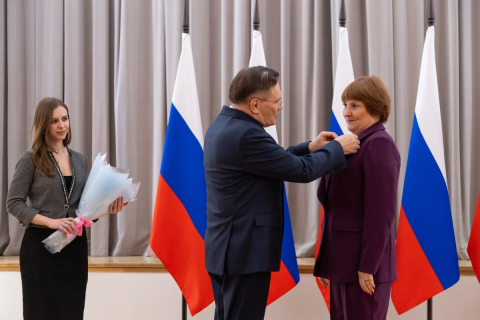Сотрудницу Смоленской АЭС наградили медалью ордена «За заслуги перед Отечеством» 
