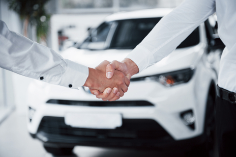 Продажи новых автомобилей в Петербурге упали до минимума за семь месяцев 