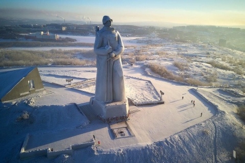 23 февраля в Мурманске у памятника Алёше почтят героев и поздравят защитников 