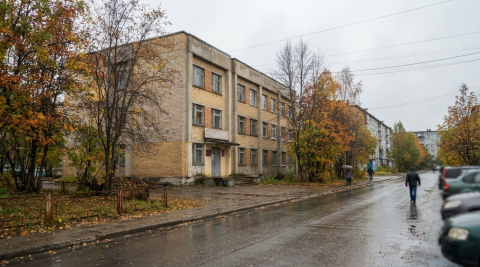 Здание центра социальной поддержки населения в Кировске Мурманской области 