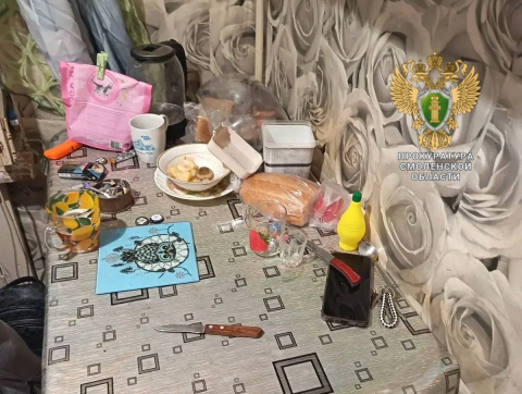 В Духовщинском округе женщина ударила знакомого ножом в живот 