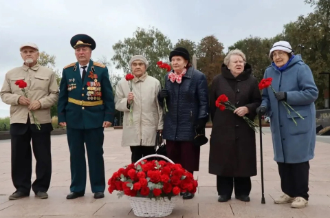 Ветераны-блокадники возложили цветы к Вечному огню в Нижнем Новгороде 