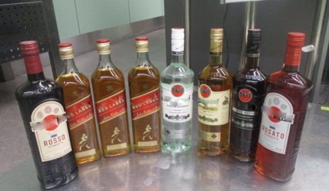 Туриста оштрафуют на 20 тысяч за 8 литров алкоголя из duty free 