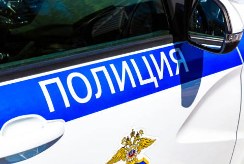 Мужчина поцеловал 10-летнюю девочку у школы в Петербурге и оказался в полиции 