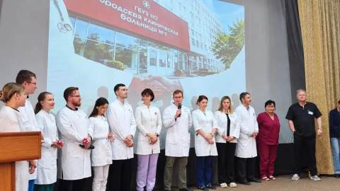 В больнице №5 Нижнего Новгорода 8 молодых врачей приняли клятву врача 