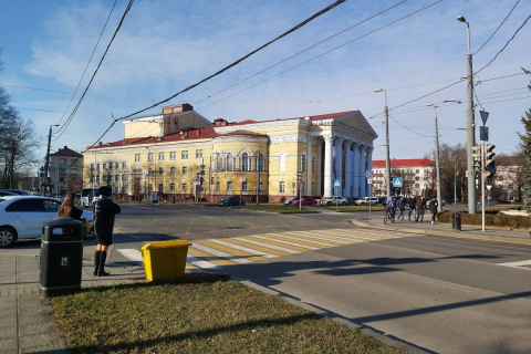 антенна сотовой связи на фоне жилых домов в Калининграде, общий план к региональной новости 