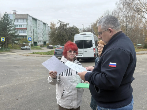 Александр Новиков отреагировал на жалобы смолян в Вишенках 