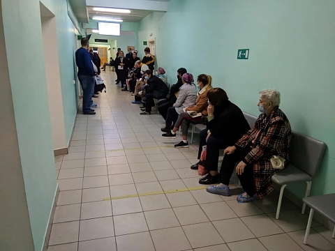 Жители Череповца пожаловались губернатору на очереди в наркодиспансере